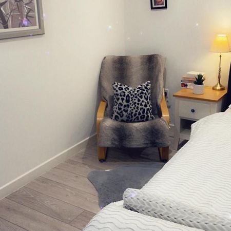 Stay In Woking With Benita Horsell Exterior foto