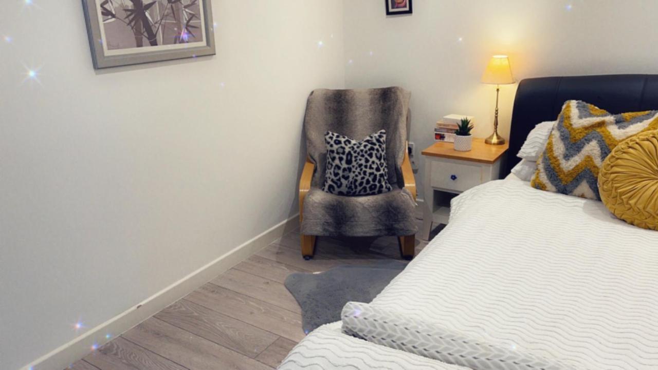 Stay In Woking With Benita Horsell Exterior foto
