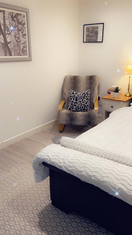 Stay In Woking With Benita Horsell Exterior foto